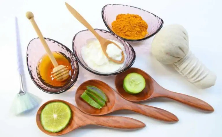 Nên chọn các sản phẩm từ thiên nhiên để chăm sóc da.