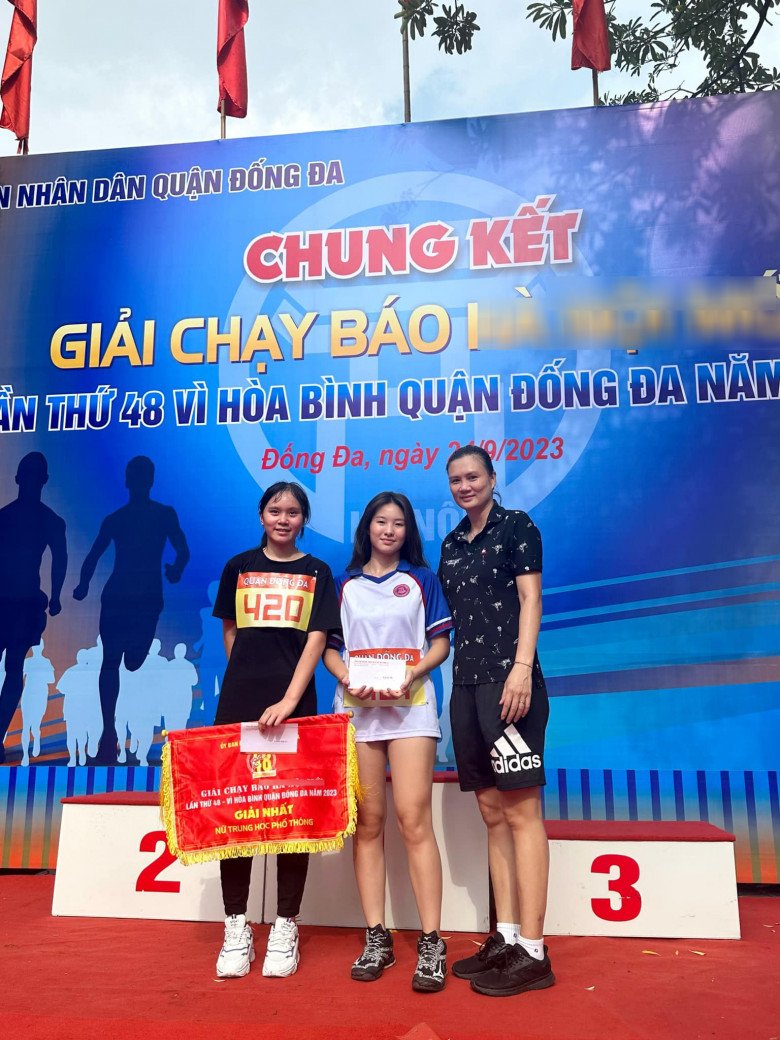 Kim Huệ rất tự hào về con gái.
