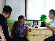 Tin tức - Người phụ nữ sống trong viện dưỡng lão 15 năm bỗng đòi về nhà, con gái nói mẹ đã qua đời 28 năm