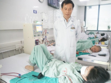 Nữ kế toán tự trách mình vì mắc sai lầm ăn uống và trái lời bác sĩ nên cả đời phải sống gắn liền bệnh viện