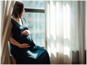 Bà bầu - Vợ bầu sang nhà ngoại chơi rồi đột ngột về không báo trước, cô chứng kiến cảnh tượng bất ngờ về chồng