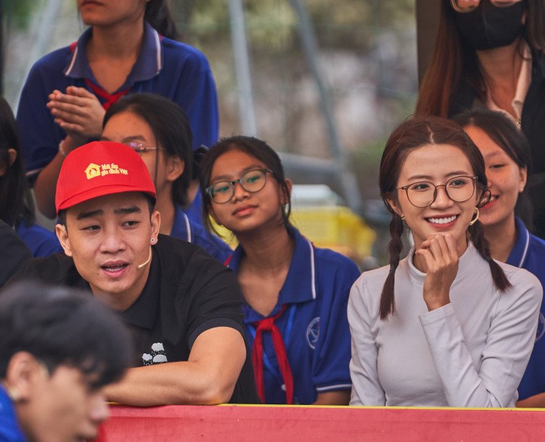 Anh từng mặc nhiều quần áo đến nỗi khi ngã xuống đất cũng không thể đứng dậy được.