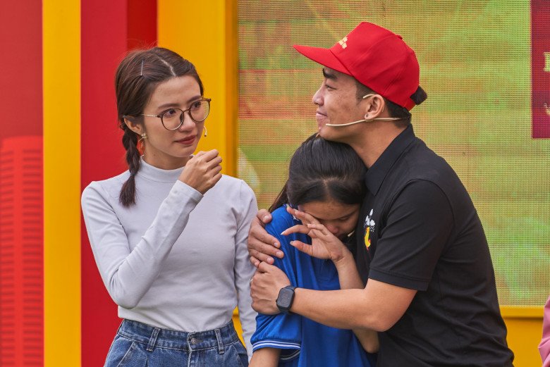 Đỗ Duy Nam nghẹn ngào, tự thấy bản thân có lỗi vì thường khiến cha mình buồn.