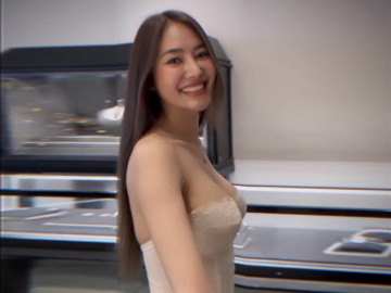 "Em gái Ngọc Trinh" hút triệu view với chiếc áo cúp ngực, không phô phang dù nhìn ở góc nào