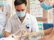 Chuẩn bị mang thai - Bé gái vừa sinh đã mắc bệnh ly thượng bì bọng nước hiếm gặp: Ai không nên sinh con?