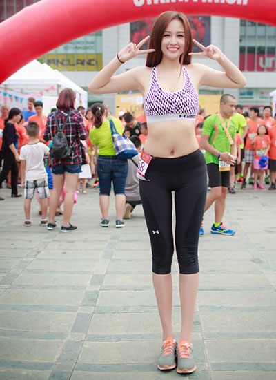 Hoa hậu Mai Phương Thúy thường xuyên chạy bộ để có vóc dáng thon gọn và đôi chân săn chắc.