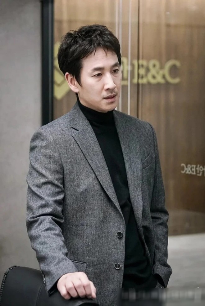 Vụ tống tiền Lee Sun Kyun đến giờ vẫn ồn ào.