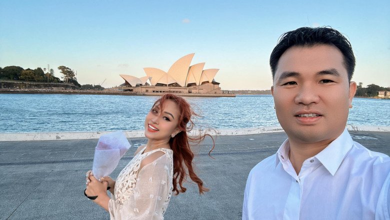 Hiện tại, cả hai cùng nhau nuôi con chung, con riêng.