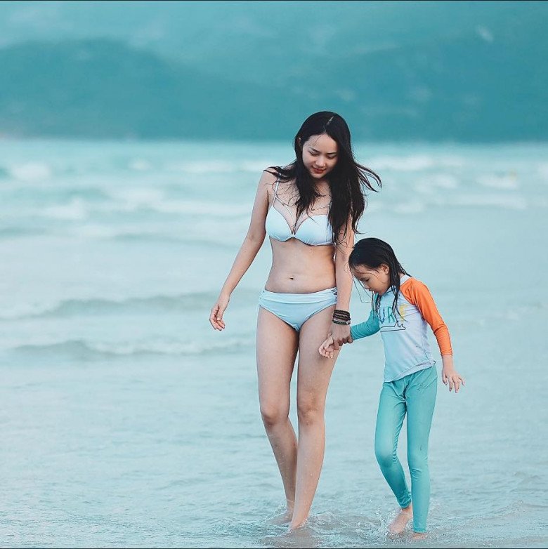 Con gái phan như thảo xinh đẹp như thiên thần trong lễ rửa tội tự quyết định vào đạo của bố đại gia - 6