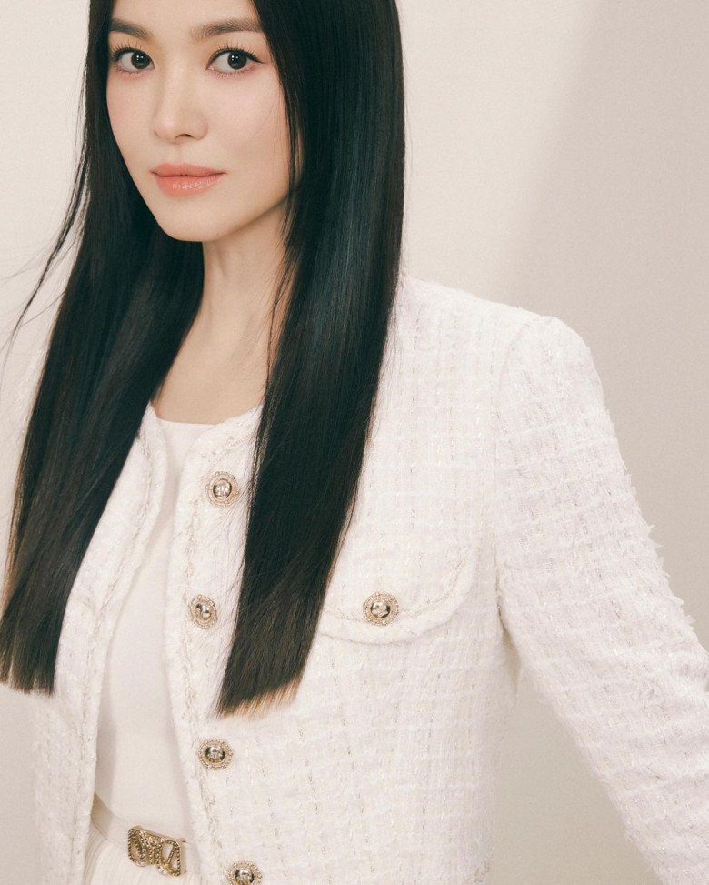 Tết cách xa chỉ vài tuần lễ, amp;#34;bà hoàng tạo trendamp;#34; Song Hye Kyo đang lăng xê mốt tóc gì? - 3