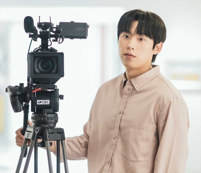 Kim Sung Cheol phát triển sự nghiệp với tư cách là diễn viên nhạc kịch. 