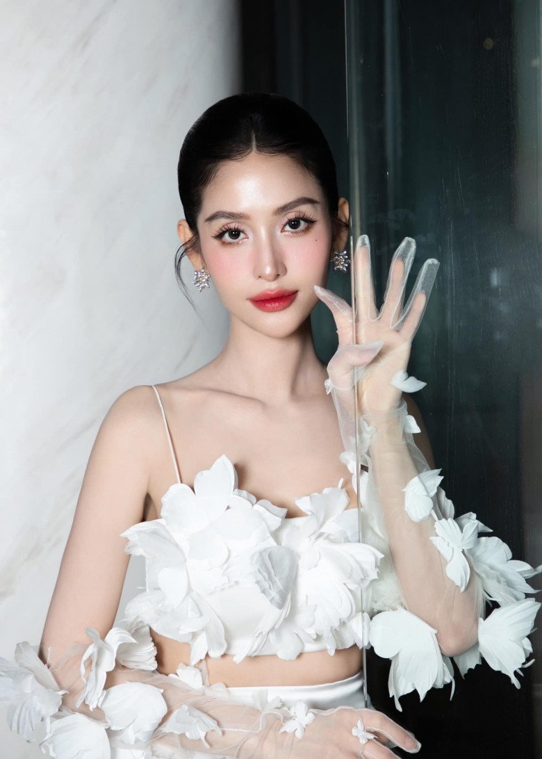 Bên cạnh đó, cũng nên chú ý đến chế độ tập luyện nhằm có được sức khỏe tốt, cơ thể săn chắc bởi tập luyện cũng chiếm tỉ lệ cao trong việc giữ dáng.