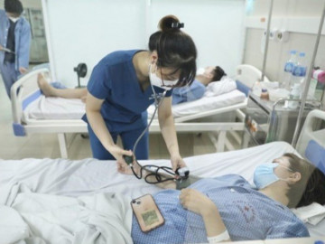 Nhiều người phải thở máy vì cúm A: Ai dễ bị biến chứng khi mắc bệnh và dấu hiệu chuyển nặng nguy hiểm