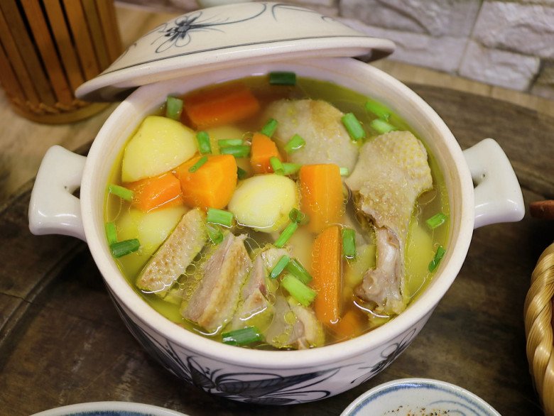 Hôm nay nấu gì: Cơm tối 3 món siêu đơn giản, riêng canh nóng hổi quá hợp ngày mưa - 6