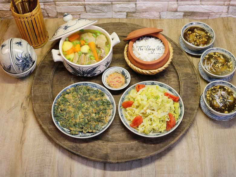 Hôm nay nấu gì: Cơm tối 3 món siêu đơn giản, riêng canh nóng hổi quá hợp ngày mưa - 2