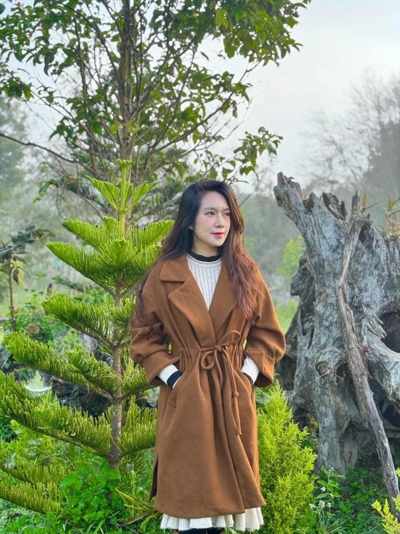 Minh Hà ứng dụng cách sử dụng son từ hàng chục năm qua mà vẫn không hề lỗi mốt.