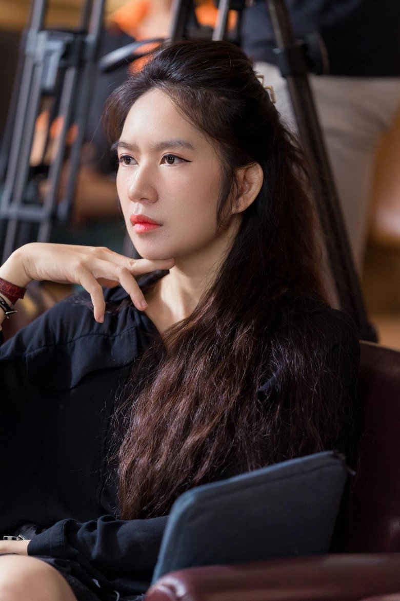 Minh Hà ít khi đánh son full lòng môi vì như thế sẽ làm cho vẻ đẹp tươi trẻ của cô bị giảm đi bội phần.