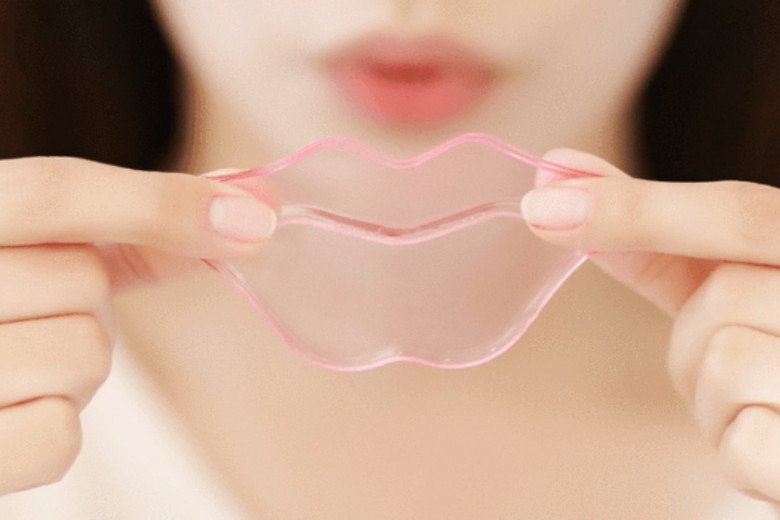 Ngoài mặt nạ cho mặt đừng quên mặt nạ môi, giúp cung cấp dinh dưỡng làm môi lúc nào cũng mềm mịn.