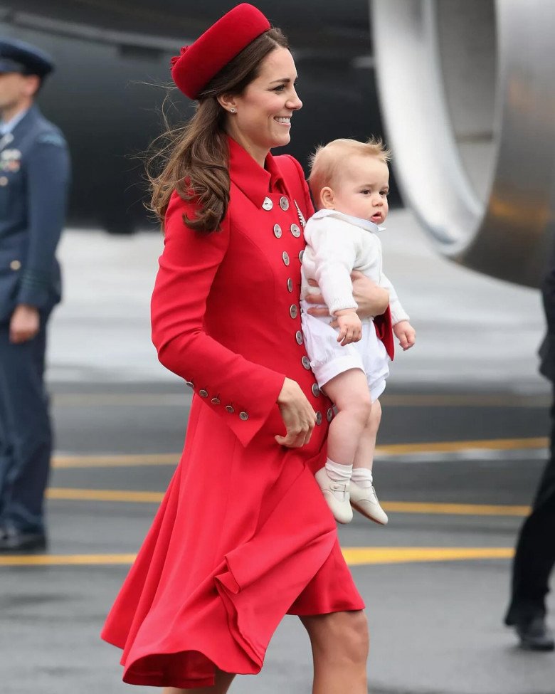 Kate Middleton là biểu tượng thời trang được hàng triệu phái đẹp mến mộ và yêu thích với phong cách đa dạng, năng động, thanh lịch và có tính ứng dụng cao.