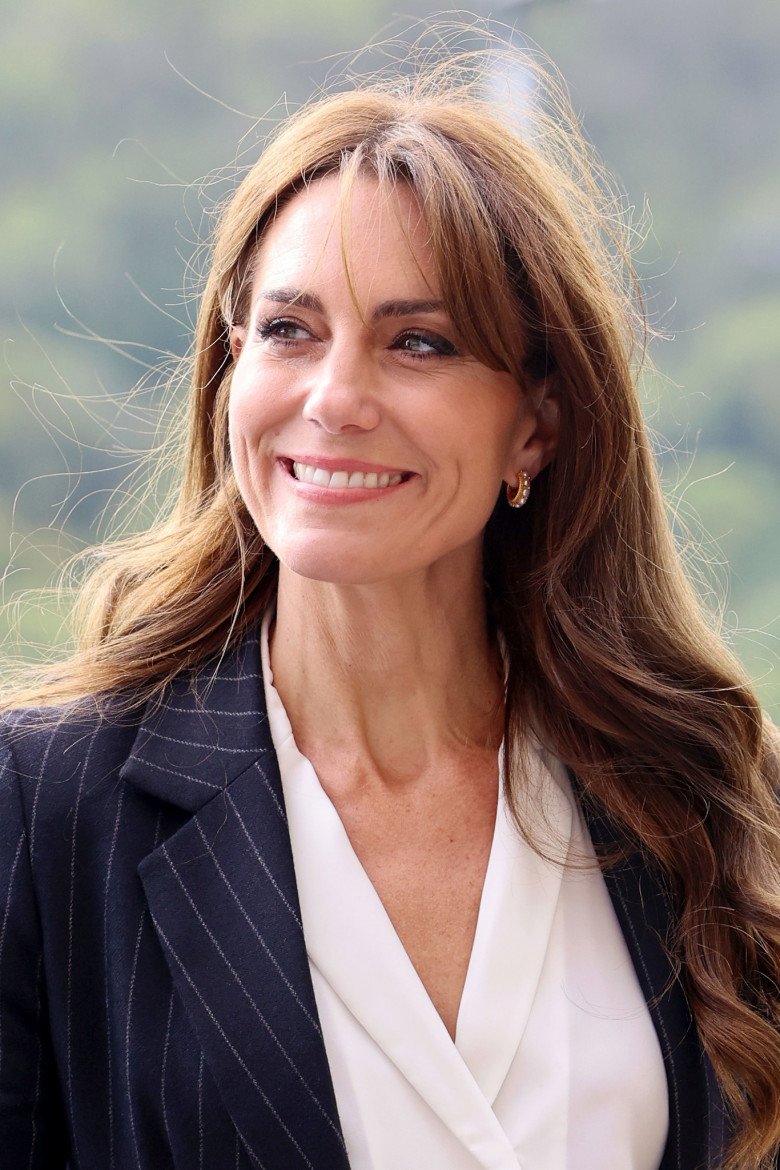 Kate Middleton có vẻ đẹp thanh lịch, ngọt ngào nhưng đẳng cấp với loạt váy áo kín đáo mà thời thượng.