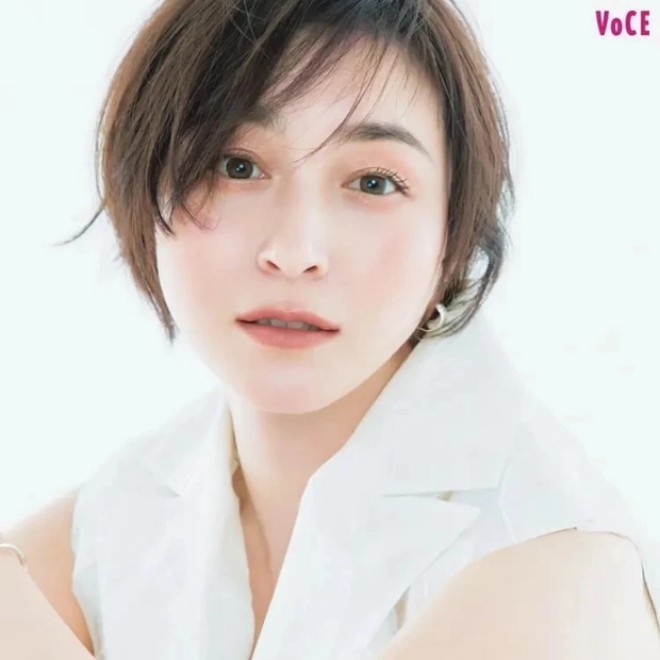 Ryoko có thái độ khó chịu với công ty và chồng cũ.