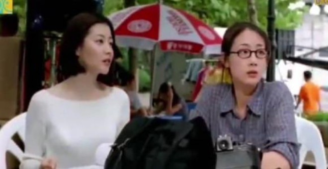 Lee Young Ae và Choi Ji Woo chung khung hình. 