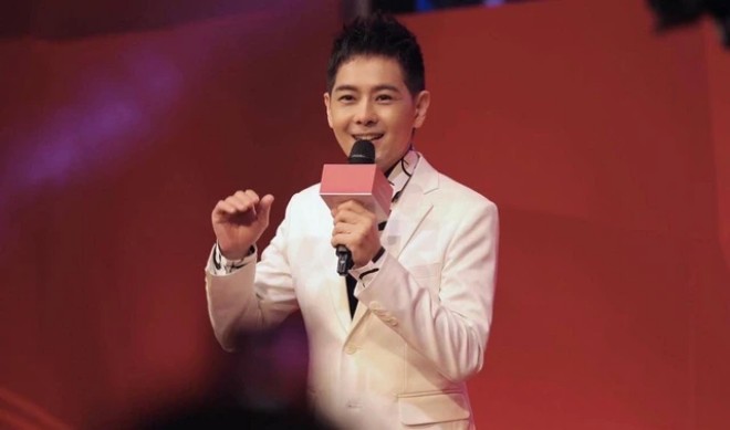 Anh tươi tắn gửi lời cảm ơn fan và chia sẻ thể trạng hiện tại đã ổn hơn trước kia. 