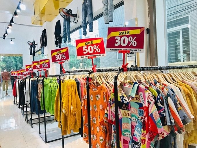 Những chương trình khuyến mãi khiến bạn dễ sa đà vào việc mua sắm quá độ gây lãng phí.