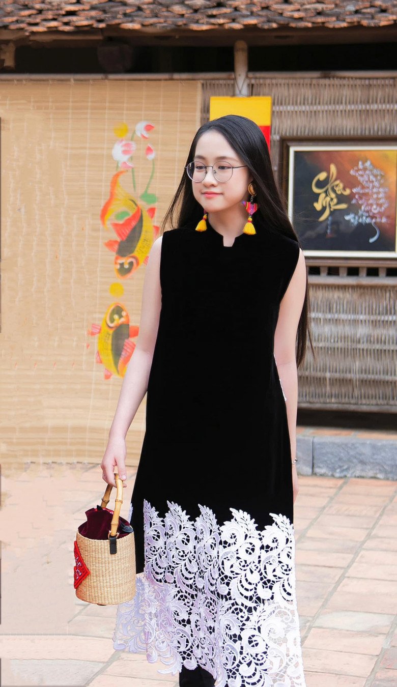 Hiếm hoi được mẹ “khoe” lên mạng xã hội nên hình ảnh của con gái BTV, MC Hoài Anh khiến nhiều người không khỏi bất ngờ.