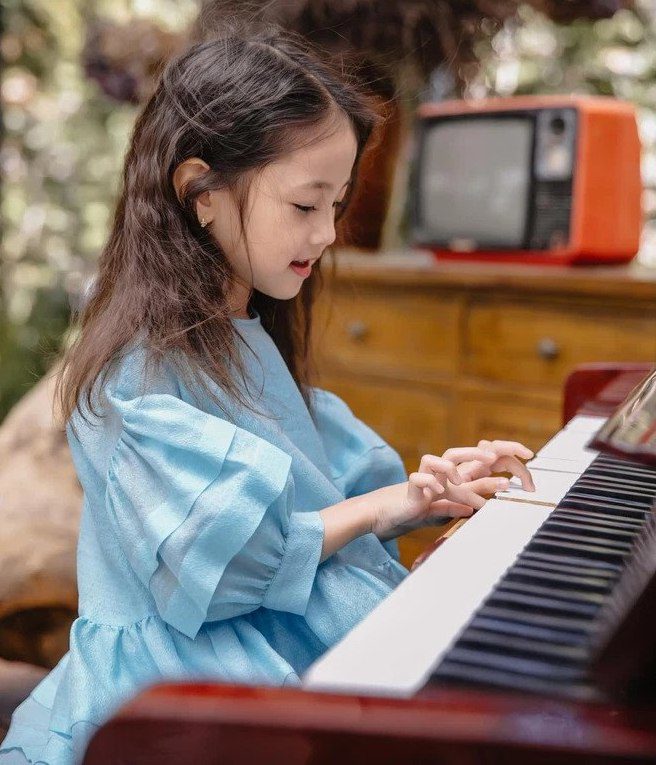 Hà Kiều Anh khoe ảnh thấy rõ chi tiết nuôi dạy con kiểu quý tộc nhiều người trầm trồ - 6