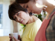 Bà bầu - Con dâu đang ở cữ xin về ngoại ăn giỗ mà mẹ chồng mắng: Con gái tôi về lấy ai cơm nước?