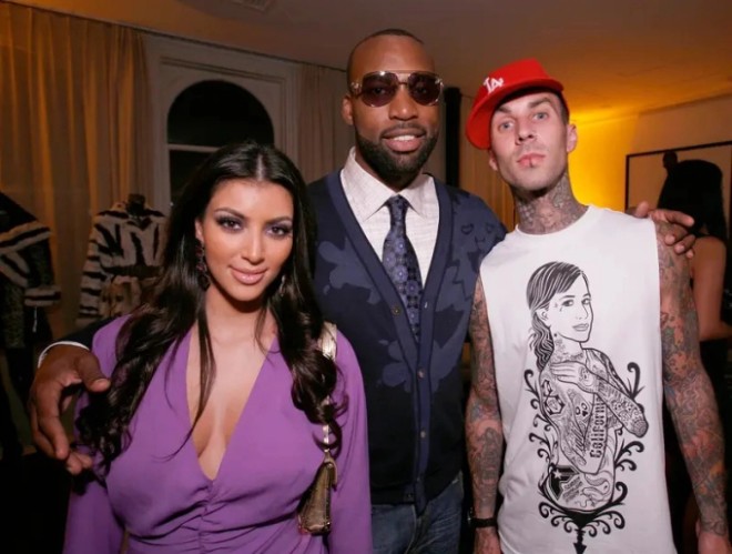 Kim Kardashian - Travis Barker dan díu, còn nhắn tin lên kế hoạch quan hệ tình dục?