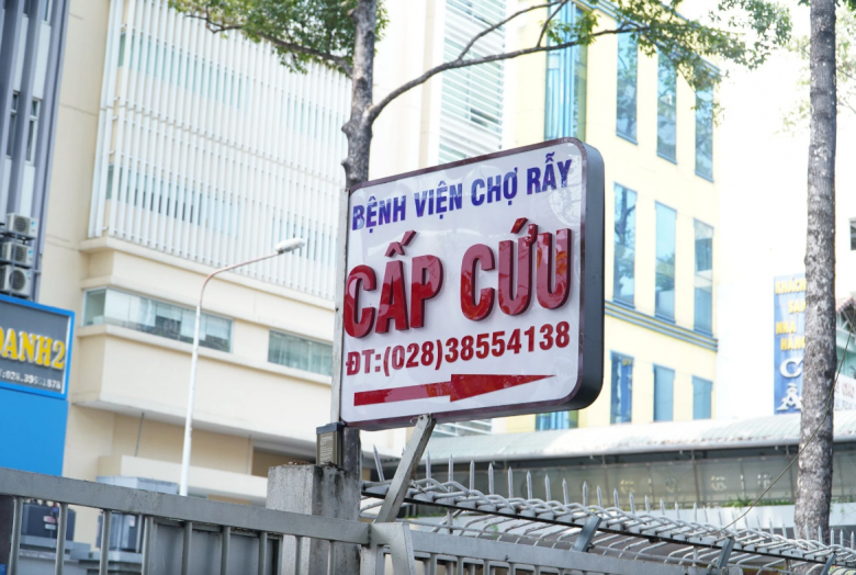 Bệnh nhân được chuyển tới cấp cứu tại Bệnh viện Chợ Rẫy. Ảnh: Nld.com.vn.