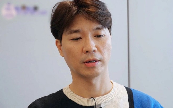 Park Soo Hong rất đau lòng trước những phát ngôn của bố mẹ, vợ chồng anh trai về mình. 