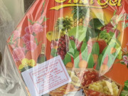 Tiêu dùng - Kinh hoàng hàng ngàn sản phẩm mứt tết giả bày la liệt dưới đất để đóng gói, dán tem nhãn