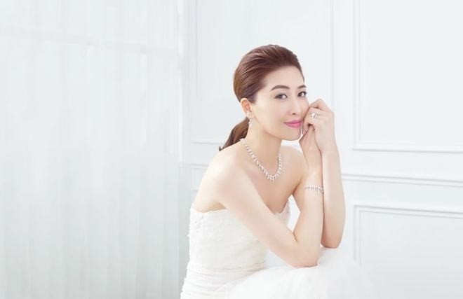 Dần dần, tình yêu đối với cô không còn quan trọng bằng vật chất.