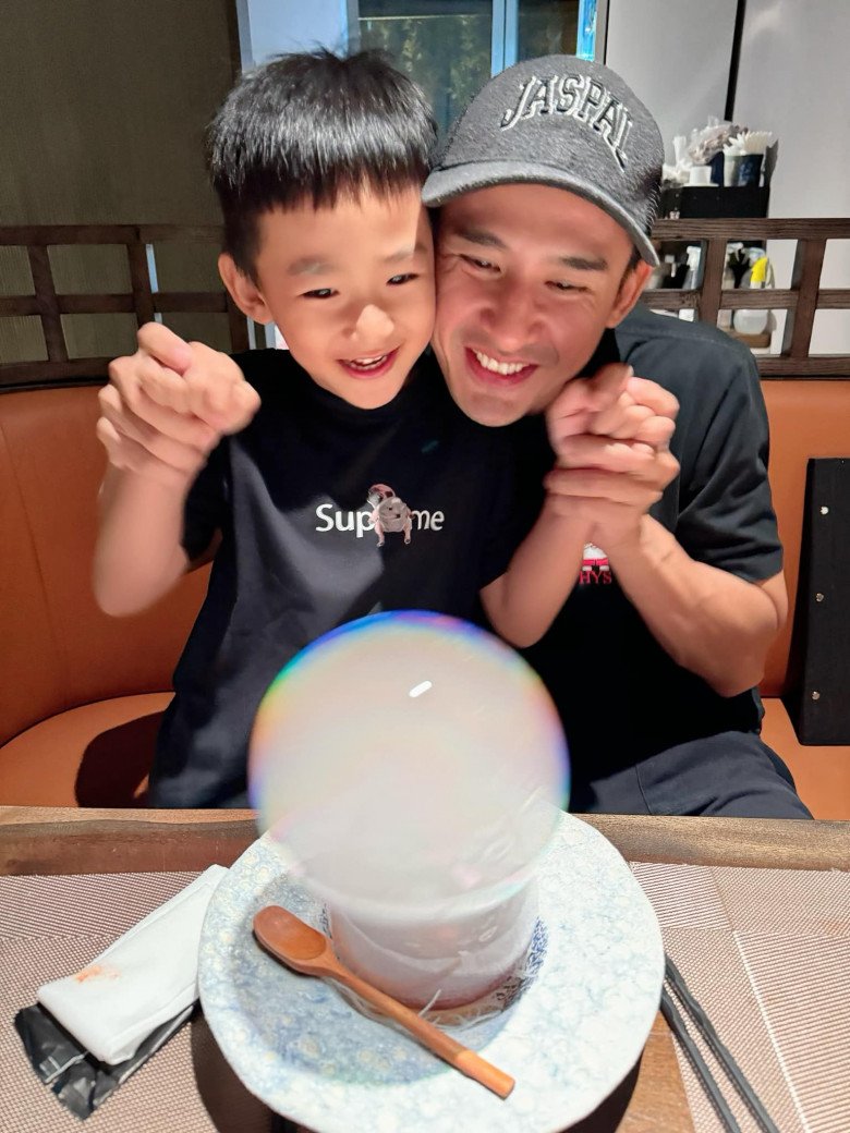 Lương Thế Thành khoe ảnh đi ăn cùng con trai.