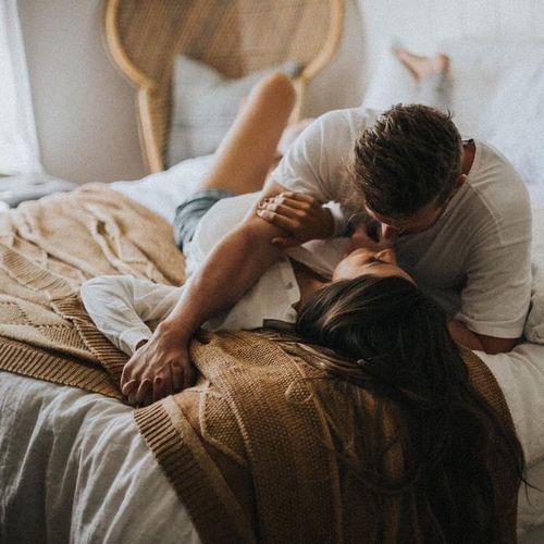 Người vợ bật khóc khi cuối cùng sau nhiều năm bên nhau, chồng cũng có thể yêu trọn vẹn. ()