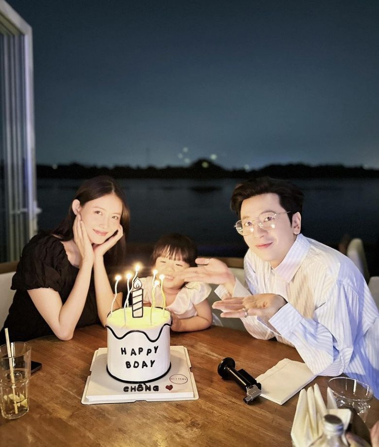 Trương Mỹ Nhân - Phí Ngọc Hưng hạnh phúc khi có thêm con thứ 2.