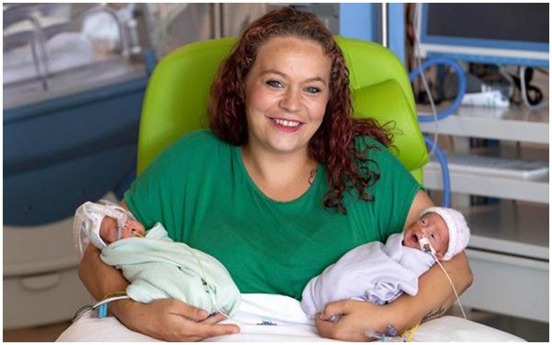 Cô Vicky mang thai cặp song sinh đã sinh thường một bé trai nặng 0,68kg. 
