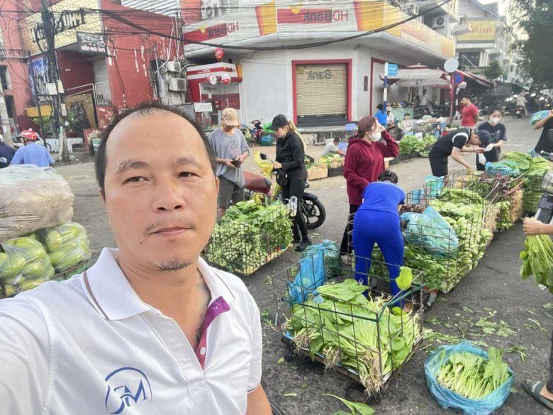 Anh bán rau khùng nhất Việt Nam tiếp tục gây bão với cách bán hàng ...