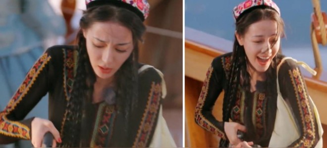 Địch Lệ Nhiệt Ba than vãn khi cầm máy quay quá nặng.