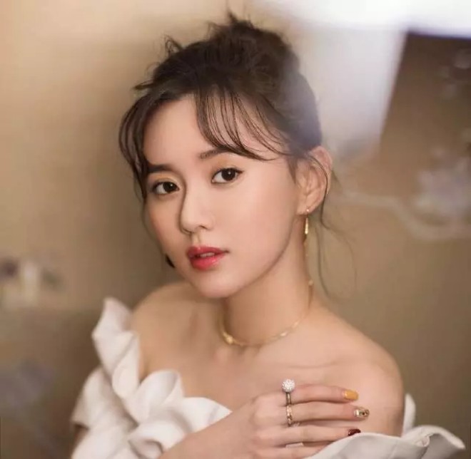 Giang Khải Đồng dính rất nhiều bê bối tai tiếng đến tình ái.