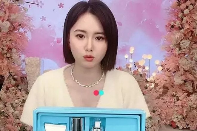 Có thông tin cô vẫn ở bên Trần Tường.