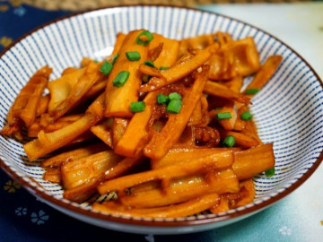 Măng tươi xào nước tương giòn ngon, sần sật lại đậm đà lạ miệng bạn thử chưa?