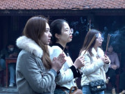 Clip Eva - Giới trẻ nô nức đi chùa cầu may trong tháng cuối năm