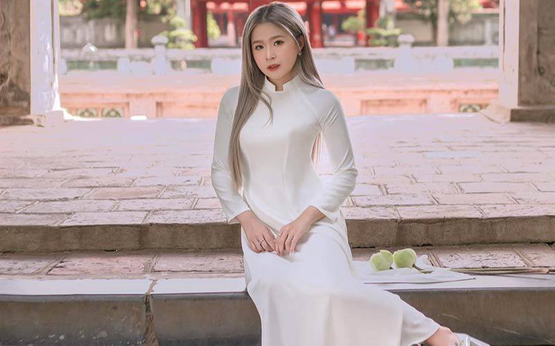Dù là một cô nàng thế hệ trẻ, nhưng Chao vẫn dành tình yêu đặc biệt cho tà áo dài Việt Nam, cô hoài niệm về tà áo dài nữ sinh. 
