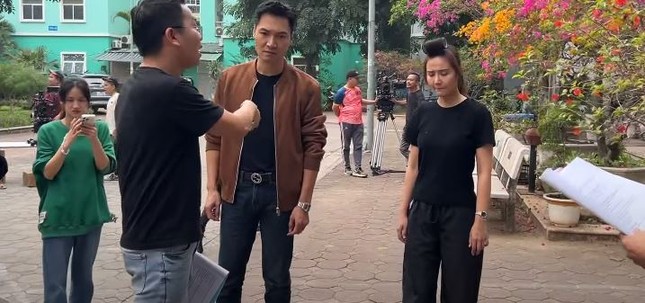Hậu trường Lâm, Dương trách mắng Tùng. Ảnh: CMH.