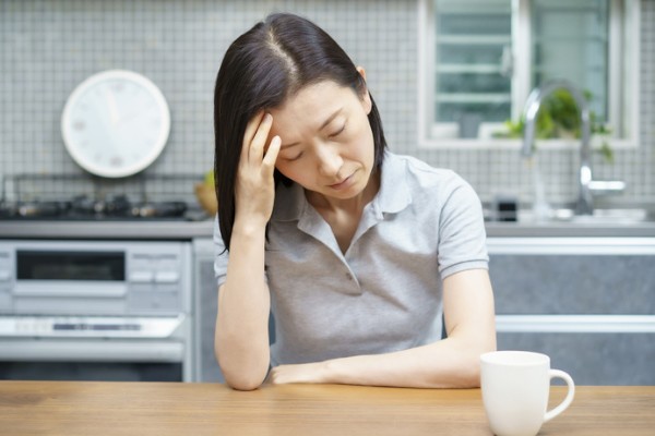 Phụ nữ mãn kinh ở tuổi 45 hay 54 sẽ già nhanh hơn? 5 cách để chị em khỏe và đẹp dài lâu - 1