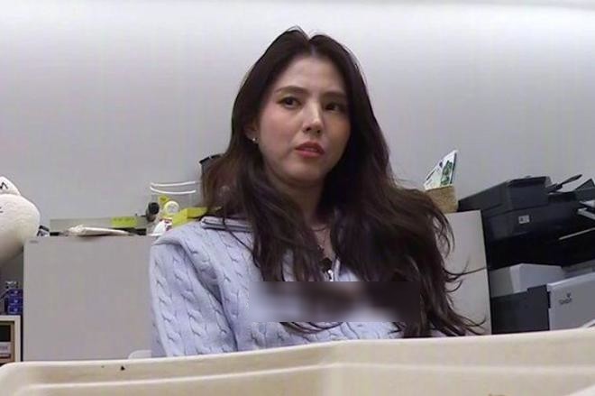Han So Hee lộ mặt nhiều khuyết điểm.